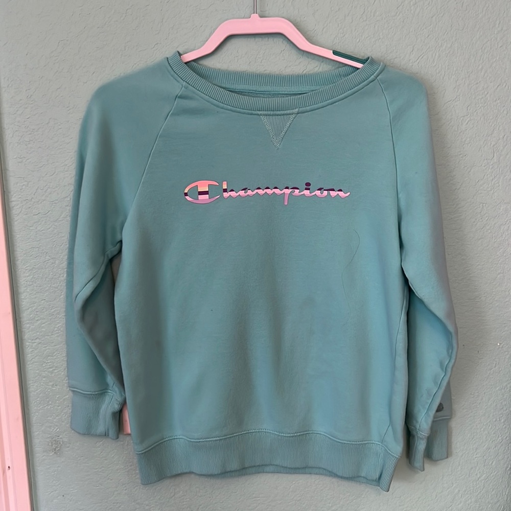 Worn once.  Small stain of end of sleeve. Smoke free home v